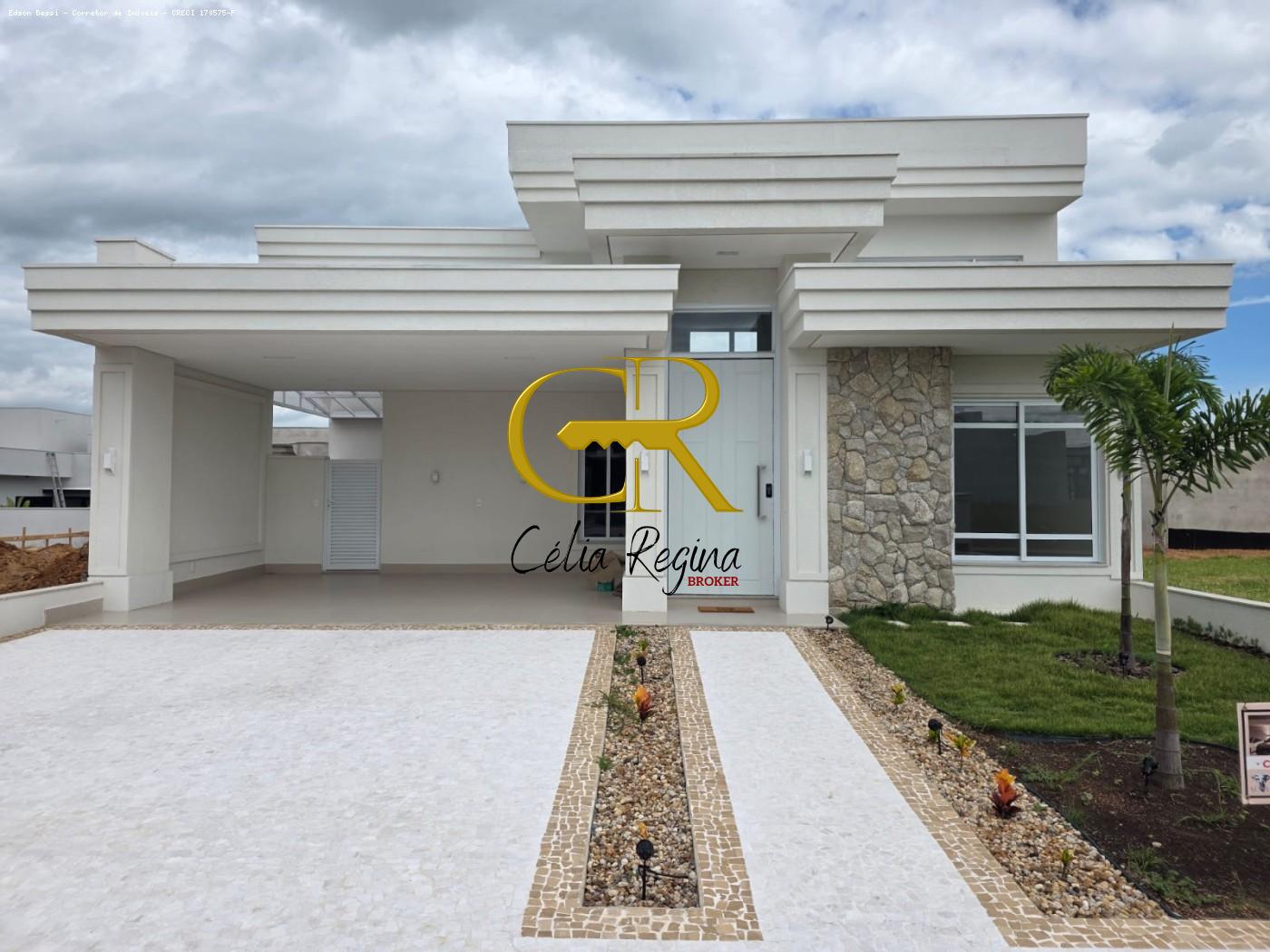 Casa em Condom�nio